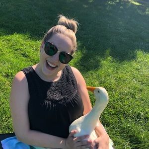 Meet your Posher, Elaine